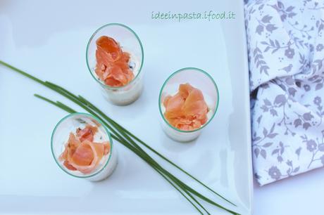 Cheesecake fresca al salmone e erba cipollina