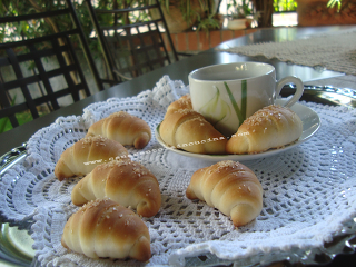 Mini croissant al profumo di agrumi.