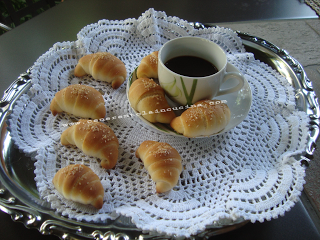 Mini croissant al profumo di agrumi.