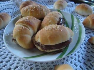 Mini croissant al profumo di agrumi.