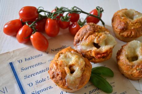 Muffins Vesuvio con pomodoro e mozzarella (ve-lo-cis-si-mi!)