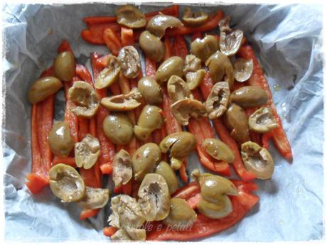focaccia rovesciata peperoni olive piccanti