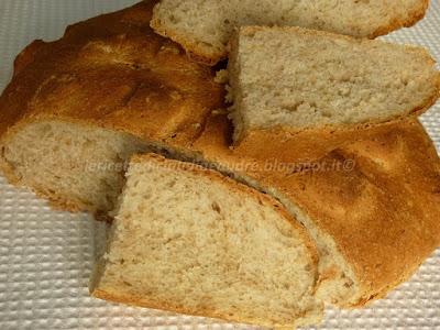 Pagnotta con farina integrale, fiocchi d'avena e lievito madre