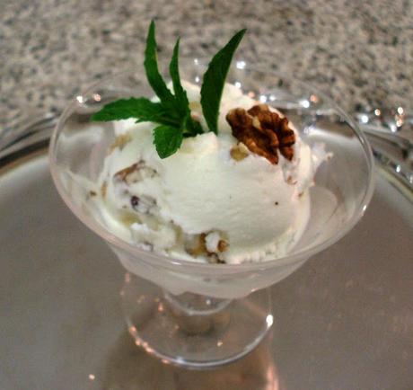 Gelato allo yogurt, miele e noci