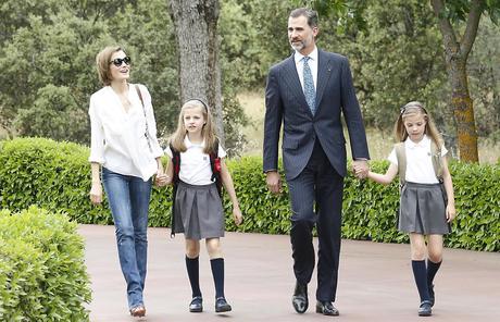 Felipe VI torna da un viaggio, la festa di Letizia e delle figlie