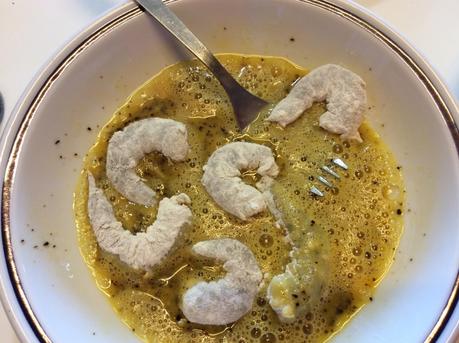 CODE DI GAMBERI DORATE CON POLVERE DI OLIVE