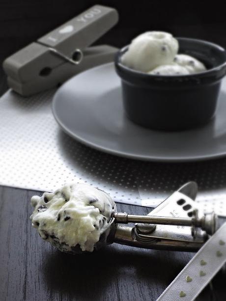 Gelato alla ricotta e gocce di cioccolato