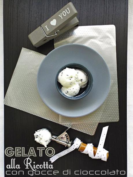 Gelato alla ricotta e gocce di cioccolato