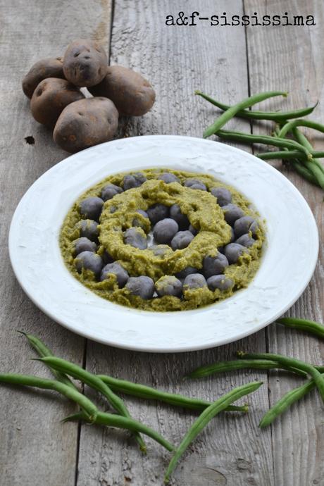 gnocchi viola con pesto ai fagiolini