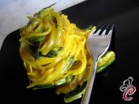 Spaghetti di riso basmati alle zucchine in crema di zafferano: i ritorni che colpiscono e conquistano