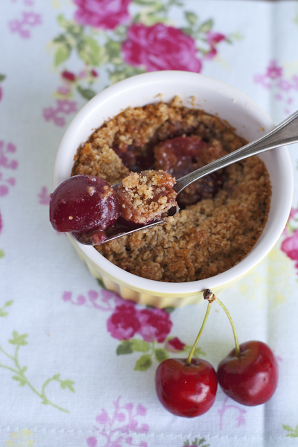 [Rubrica di #unafiabaincucina]: Crumble estivo alle ciliegie