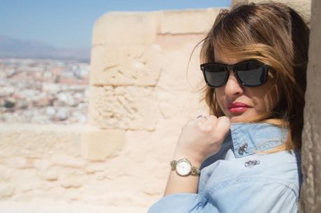 Travel to Alicante. Denim and Red ❤