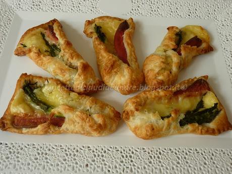 Sfogliatine con asparagi, emmental e wurstel