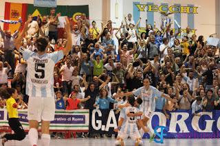 Cely Gayardo segna il 2-0 della Lazio sulla Ternana Futsal nella finale scudetto di calcio a 5 femminile