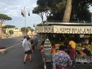 Manca una settimana. Tra 7 giorni urtisti e camion-bar in centro
dovranno togliersi dai cogliomberi. Sarà la volta buona?