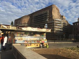 Manca una settimana. Tra 7 giorni urtisti e camion-bar in centro
dovranno togliersi dai cogliomberi. Sarà la volta buona?