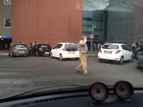 Ecco le foto esclusive dei veri profughi invasori alla Stazione Tiburtina. Quando ce ne libereremo?