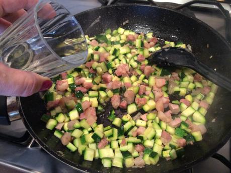 GNOCCHETTI CON ZUCCHINE PANCETTA PINOLI