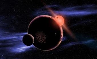 Questa rappresentazione artistica mostra un ipotetico pianeta abitabile con due lune che orbita attorno a una stella nana rossa. Gli astronomi hanno osservato che attorno al 6% delle nane rosse ruotano pianeti della stessa dimensione della Terra, su cui il clima dovrebbe essere abbastanza caldo da permettere la presenza di acqua liquida. Crediti: David A. Aguilar (CfA)
