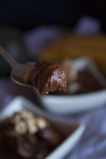 Mousse al cioccolato con avocado e banana