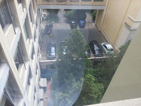 Singolare storia a Piazza Mastai. I dipendenti dell'Autorità per i Trasporti non devono cercare posto. Arrivati nei nuovi uffici hanno subito chiesto il postomaghina, proprio loro...