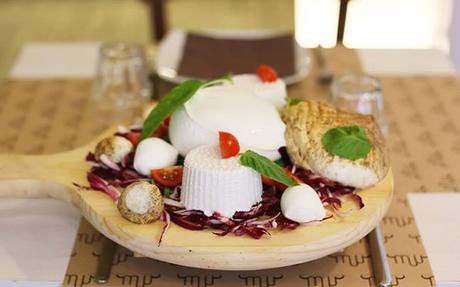 Muu Muuzzarella Lounge: Ristorante a Napoli dedicato solo alla Mozzarella