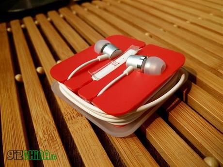 Le OnePlus Silver Bullet debuttano in India tramite Amazon.in