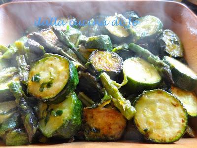 Contorno di asparagi e zucchine arrostiti