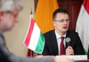 Immigrazione. Ungheria, un nuovo muro tra l’Europa e il mondo Peter Szijjarto. Photo credit: Cancillería Ecuador / Foter / CC BY-SA