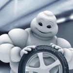 Bimbendum Michelin ispeziona un pneumatico