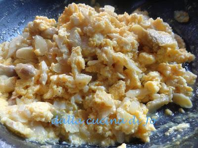 Asparagi bianchi e uova strapazzate