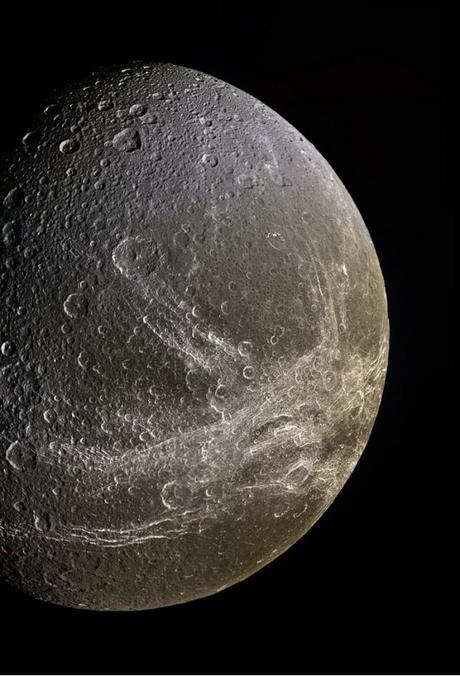 Penultimo sorvolo su Dione per la sonda della NASA Cassini
