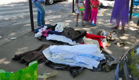 Tante immagini dal mercatino del rubato e della monnezza di Porta Maggiore. La porta più bella delle Mura Aureliane è pronta per il Giubileo