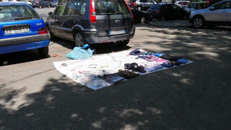 Tante immagini dal mercatino del rubato e della monnezza di Porta Maggiore. La porta più bella delle Mura Aureliane è pronta per il Giubileo