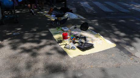 Tante immagini dal mercatino del rubato e della monnezza di Porta Maggiore. La porta più bella delle Mura Aureliane è pronta per il Giubileo