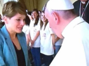Alessandra Amoroso canta commuove davanti Papa Bergoglio