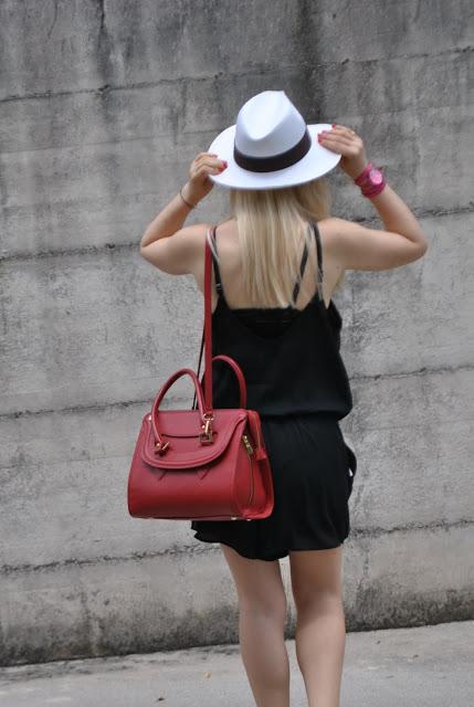 come abbinare la borsa rossa outfit borsa rossa abbinamenti borsa rossa red bag accessori rossi outfit rosso e nero outfit nero e rosso outfit estivi summer outfits outfit giugno 2015 outfit 22 giugno 2015 june outfit rompers how to wear rompers fashion blog italiani blog di moda blogger italiane mariafelicia magno fashion blogger 