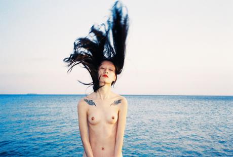 FOTOGRAFIA: Ren Hang, senza vestiti in Cina