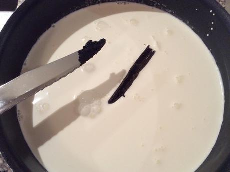 PANNA COTTA CON SALSA E FRAGOLE FRESCHE