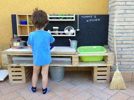 Realizzare una cucina da giocare per i bambini con i pallet