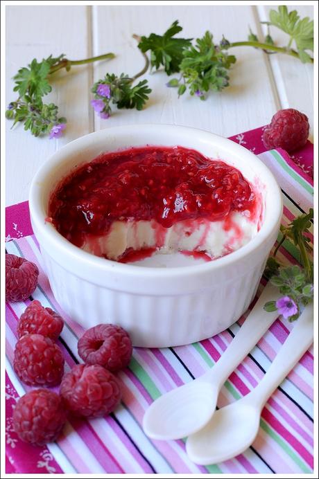 Panna Cotta (senza Gelatina) con Salsa ai Lamponi