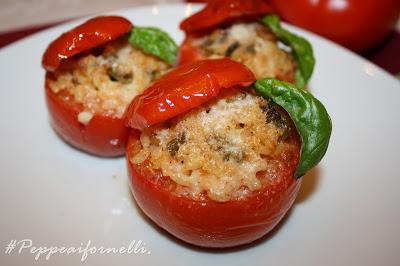 Pomodori farciti di riso e fagiolini.