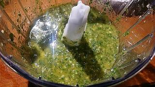 Pesto di menta rossa e mandorle