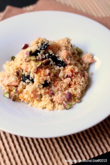 couscous-salmone-albicocche-e-prugne-secche