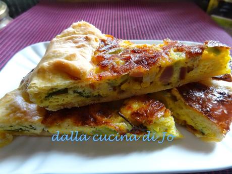 Torta salata con mozzarelline, zola e fave