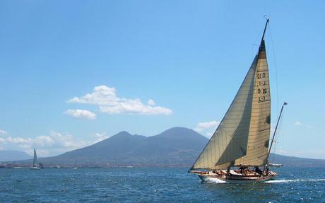 Scoprire il Vesuvio…in Barca a Vela