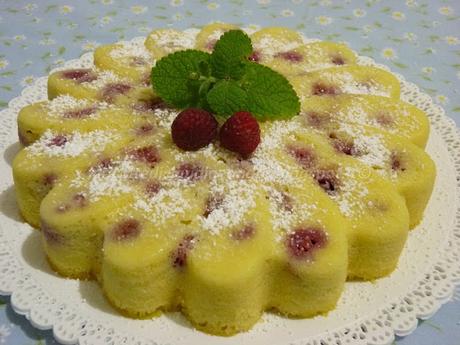 Torta ai lamponi con yogurt al cocco, senza grassi, cotta nel microonde....