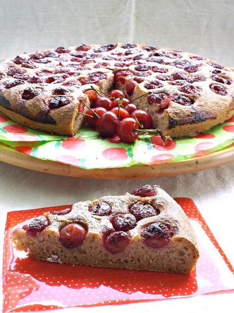 Focaccia dolce alle ciliegie