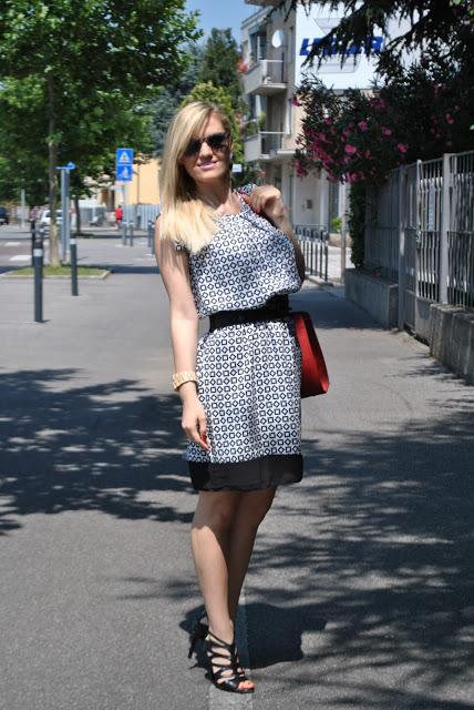 outfit abito stampato outfit abito bianco e nero come abbinare un abito stampato  mariafelicia magno fashion blogger fashion blog italiani blog di moda blogger italiane di moda outfit estivi donna outfit donna estivi outfit 26 giugno 2015 outfit giugno 2015 summer outfits june outfit how to wear a printed dress black and white dress