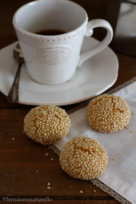 Biscotti al tahin e semi di sesamo